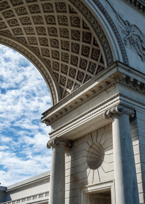 Legion of Honor, Front archway abstraction